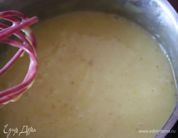 Увеличьте нагрев и варите до тех пор,пока масса не станет отходить от стенок.
