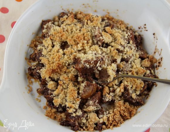 Он очень вкусен и теплым и холодным. Отлично сочетается с мороженым. Приятного аппетита))
