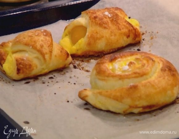 Выпекать в разогретой духовке 15–18 минут.