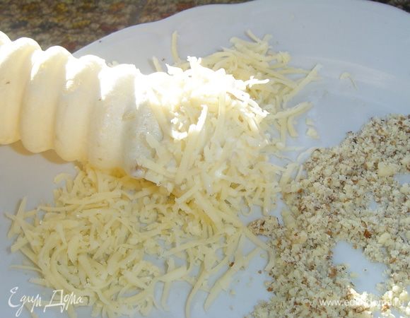 А вторую половину - в измельченном сыре.