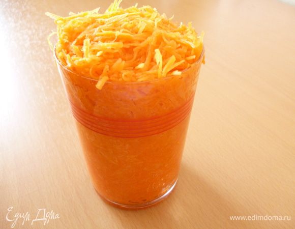 Морковь почистить и натереть на мелкой терке (мелкая стружка). Ее должно быть вот столько