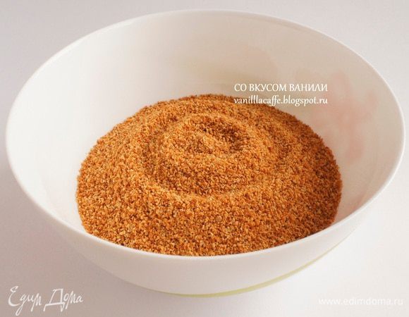 Всыпать миндальную крошку.