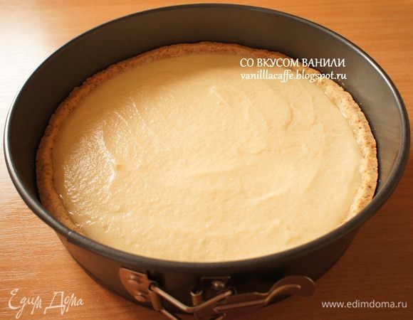 Грейпфрутово-сливочную начинку выложить на миндальную основу. И убрать в холодильник ~ на 1 час.