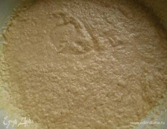 Вводить по 1 яйца. Масса начнет сворачиваться.