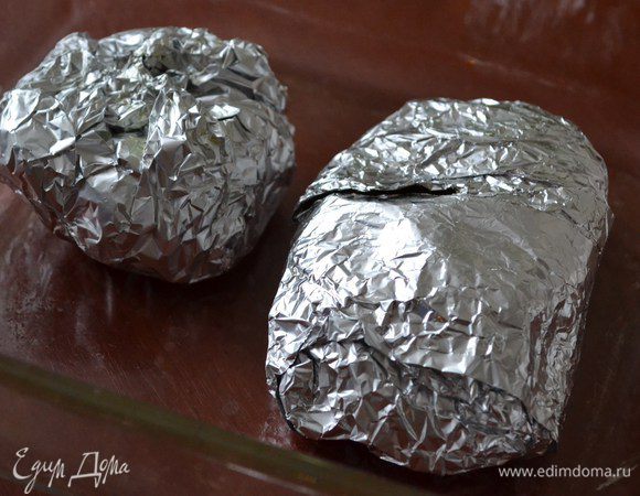 Уложить в форму или на поднос и выпекать в разогретой до 190 С в течение 40 мин. Приятного аппетита!