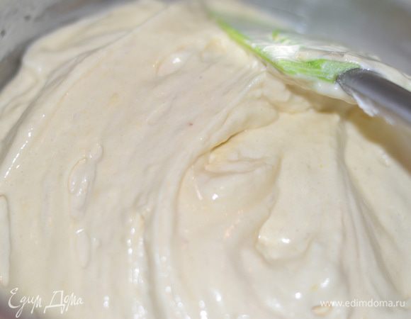 и снова перемешиваем аккуратно  лопаткой.