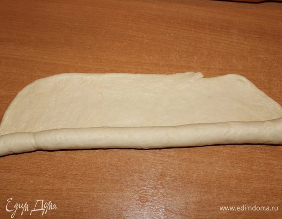 Лепешку свернуть рулетом.