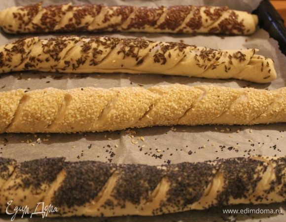 При помощи ножниц сделать надрезы под углом 45 градусов.