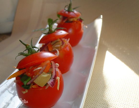 и фаршируем полые помидоры.