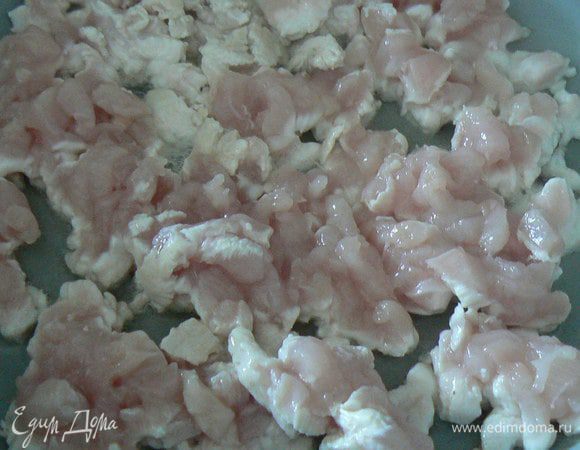 мелко режем филе.обжариваем на растит.масле