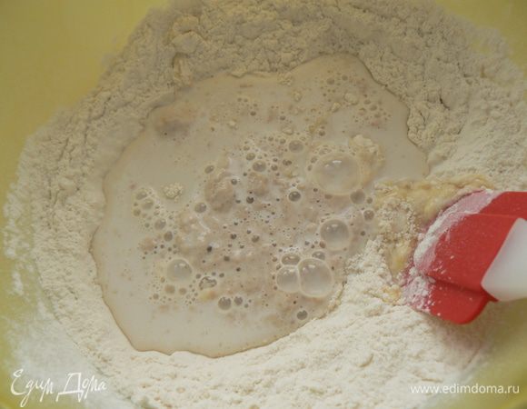 добавить активированные дрожжи с молоком