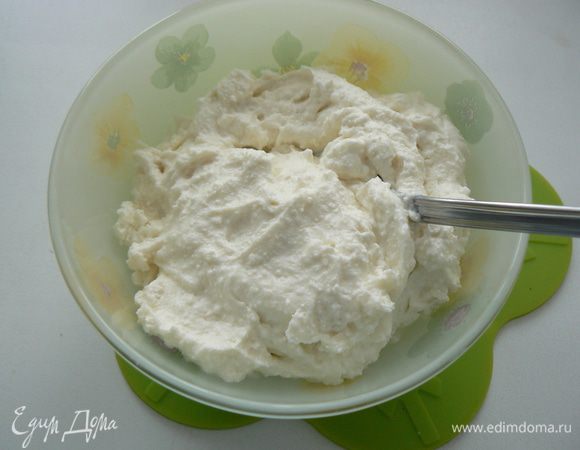 приготовить начинку,  смешав все ингридиенты