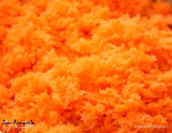 Очень мелко натереть морковку.