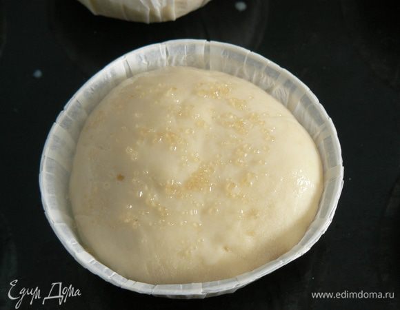 смазать яйцом,посыпать сахаром