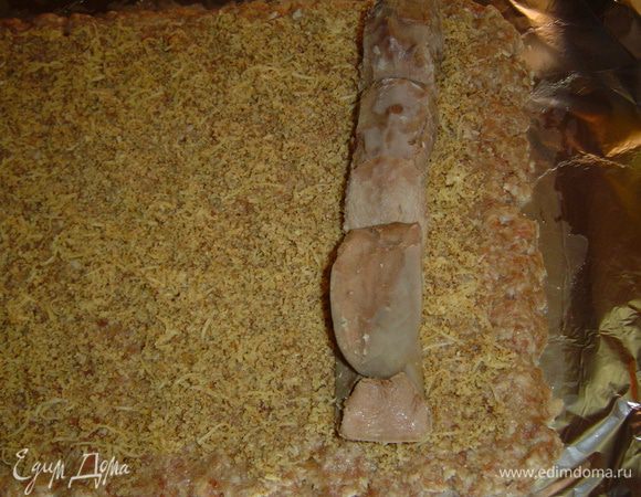 Отступив от края 3-4 см кладем языки,