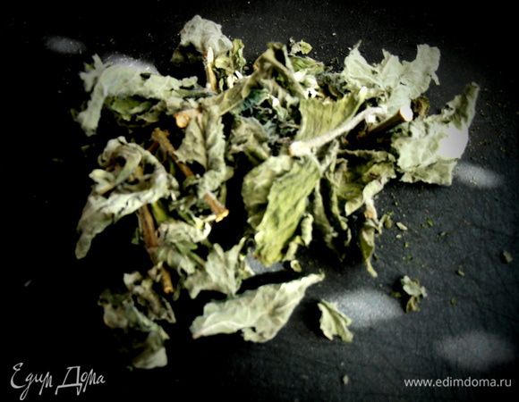 Мяту лучше,конечно,свежую,но у меня остались запасы прошлогодней...