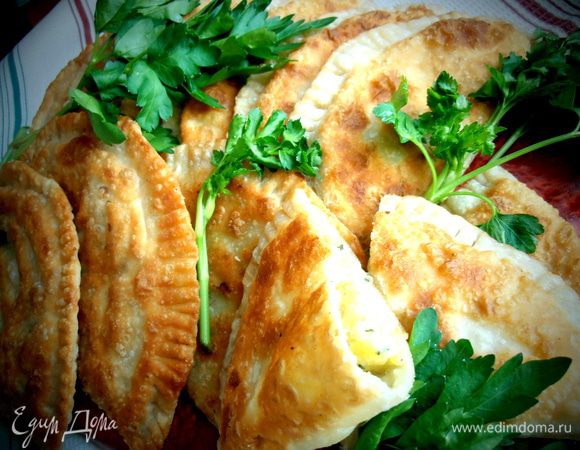 Украсить зеленью и сразу звать к столу снимать пробу,пока не остыли!!!