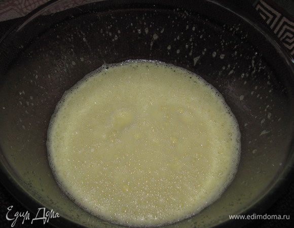 яйца взбиваем с сахаром