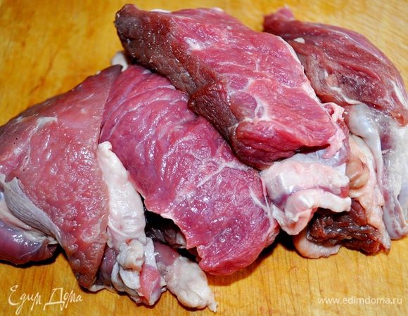 Для рулетов понадобится 1 кг говядины (мякоть)
