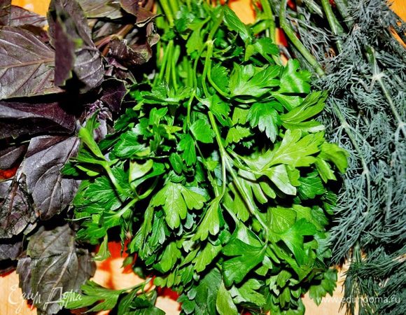 вот такой букет зелени: базилик,петрушка и укроп