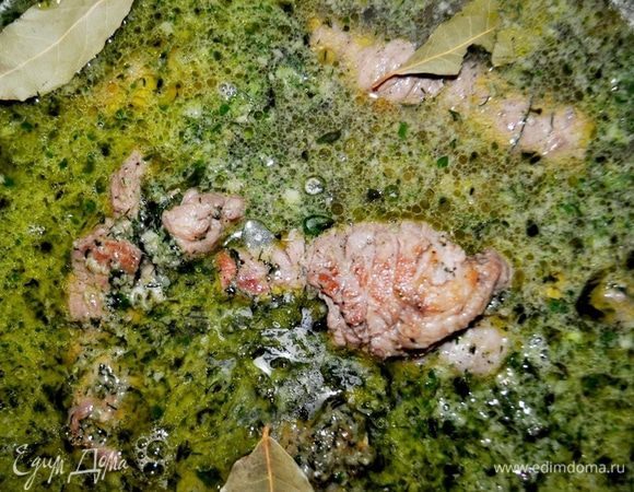 сложить в глубокую посуду,добавить в сковороду с оставшимся жиром от жарения кипящую воду,положить лавровый лист,посолить по вкусу,довести до кипения и залить "прованские огурчики" горячим бульоном .Тушить пол тора часа на маленьком огне.