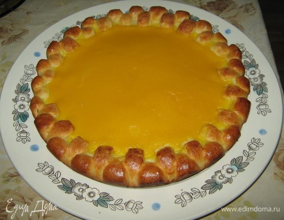 Ну и все готовый пирог выкладываем из формы и даем остыть, после чего можно приступать к чаепитию)