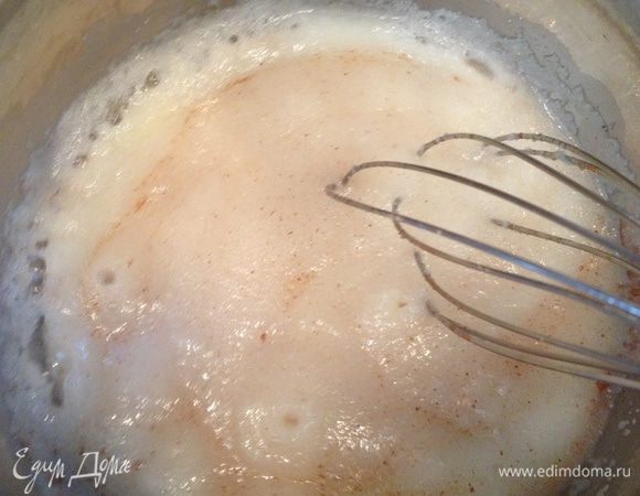 Добавляем корицу и перемешиваем