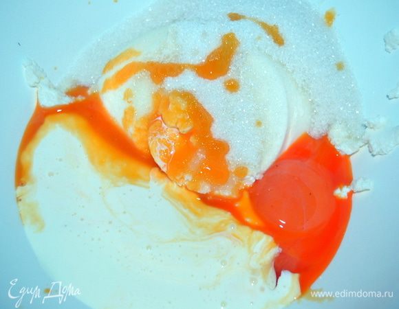 Для начинки взбить все ингредиенты,кроме персиков в однородную массу.