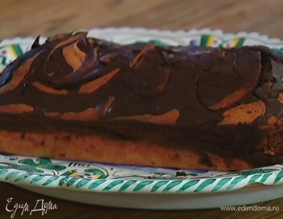 Готовый пирог остудить и вынуть из формы.