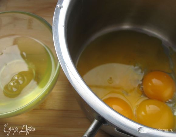 Отделить  белки от желтков.


