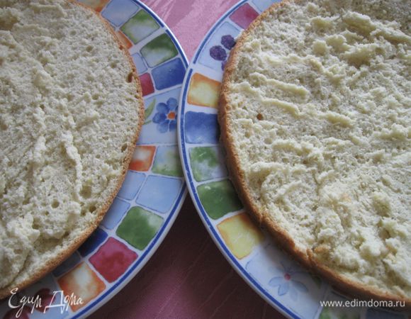 Разрезать на 2 коржа параллельно поверхности.

