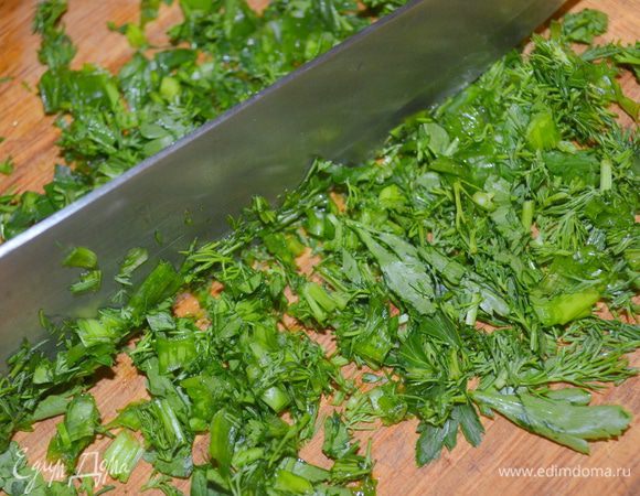 зелень нарубить мелко