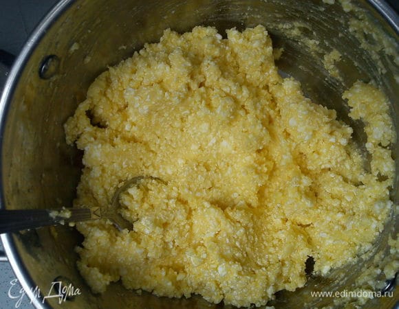 Посолить и поперчить начинку.