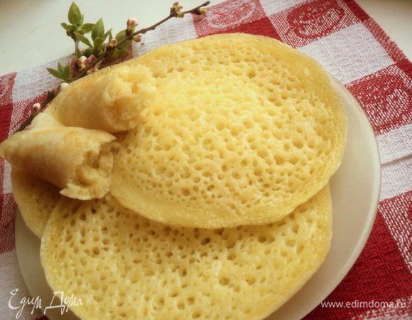 Уложите блины на тарелку и подавайте ожидающим с нетерпением домочадцам! Приятного аппетита!