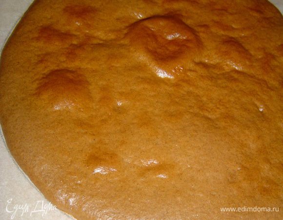 Выпекаем коржи 6-7 минут при температуре 180 гр.
У меня получилось 6 коржей.