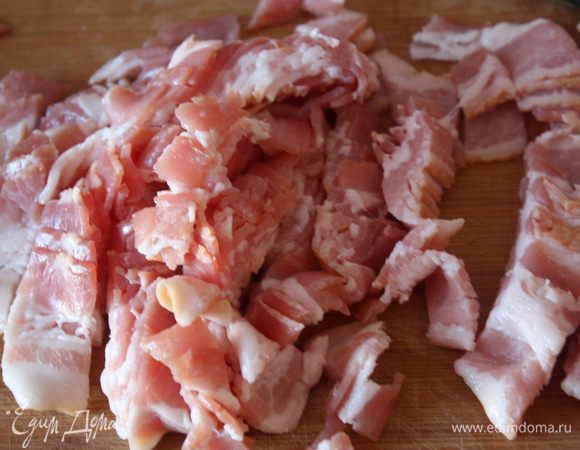 Нарежем бекон кусочками