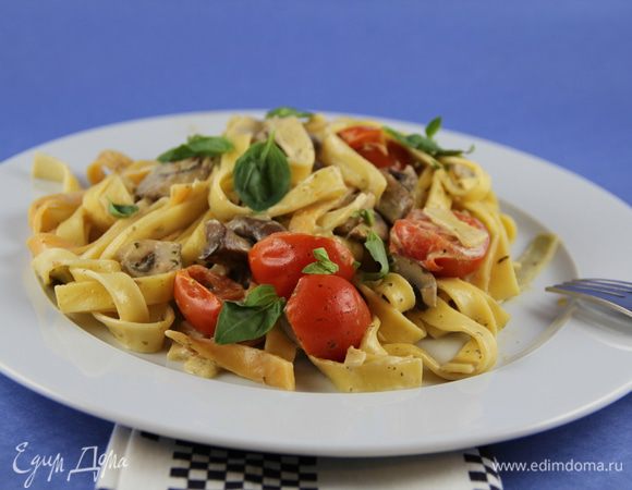 Подаем, посыпав базиликом и оставшимся пармезаном. Приятного аппетита))