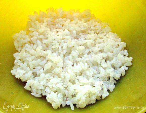 Рис отварить в подсоленной воде.