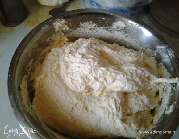 В результате получится тесто, похожее на крем или пасту.