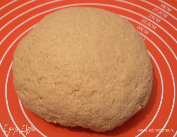 и вымесите плотное, тугое тесто.