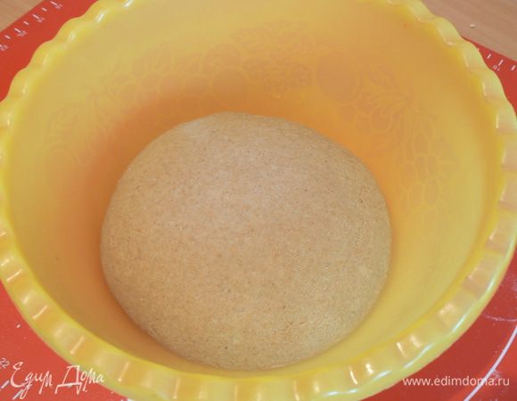 Положите в миску, смазанную растит. маслом, затяните пленкой и оставьте на 2 часа.