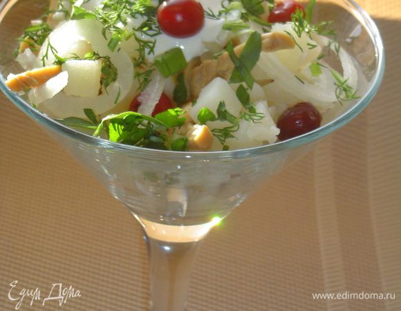 сверху кладем йогурт, посыпаем зеленью,украшаем клюквой.