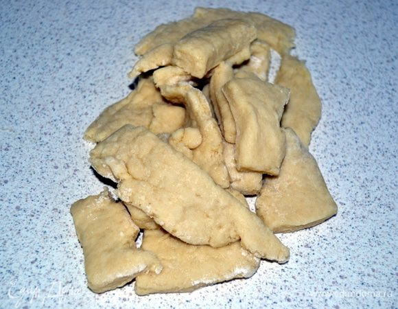 Из не ровных обрезков еще раз раскатать и нарезать квадратики.