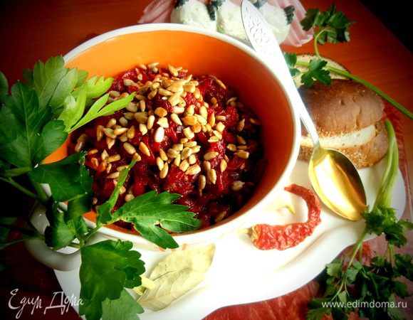 Очень вкусно просто с кисло-сладким тминным хлебушком))) Поверьте, не оторваться!!!