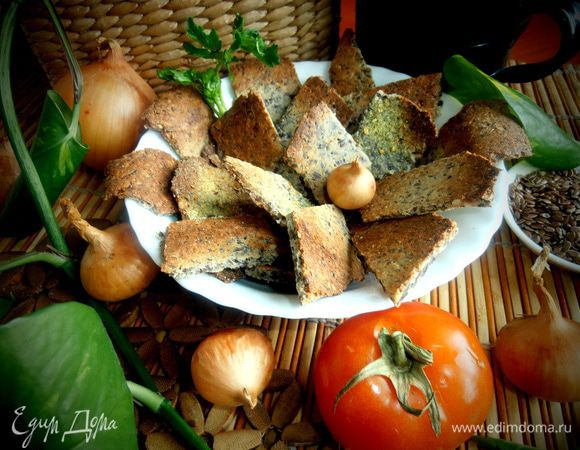 А ещё очень вкусно поддевать такой салатик домашними хрустящими чипсами! (http://www.edimdoma.ru/retsepty/52668-chipsy-so-vkusom-luka-postnye-i-megapoleznye). Попробуйте, и вы это подтвердите))