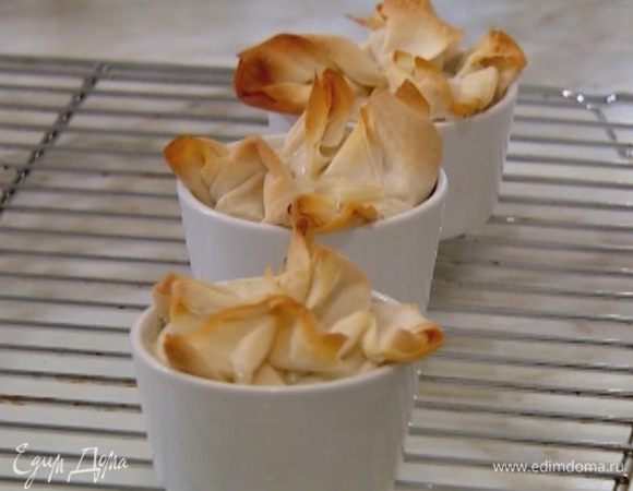 Выпекать корзиночки в разогретой духовке 20 минут.