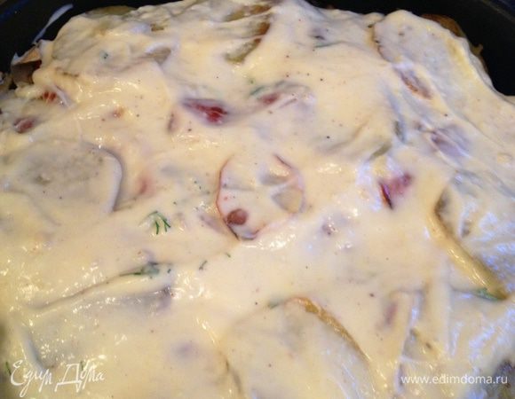 Получившимся соусом поливаем овощи