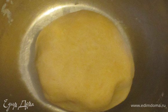 Тесто: Из перечисленных ингредиентов замесить тесто,придать ему форму шара,завернуть в фольгу и поставить на 1 час в холодильник.