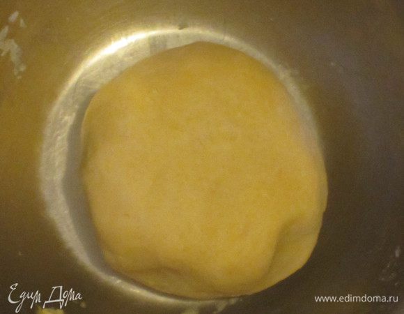Тесто: Из перечисленных ингредиентов замесить тесто,придать ему форму шара,завернуть в фольгу и поставить на 1 час в холодильник.