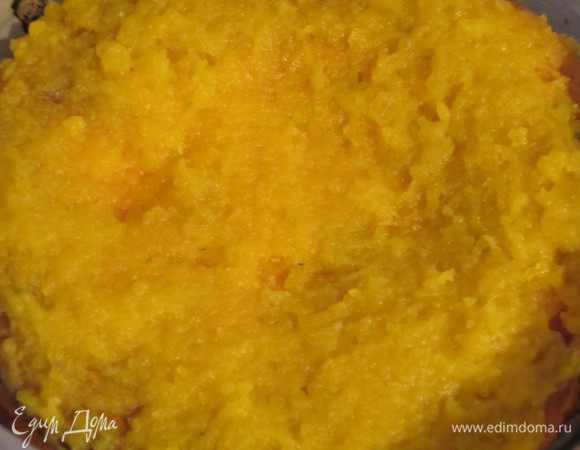 Лимонную массу выложить на пирог и выпекать 10 минут при 180°С.